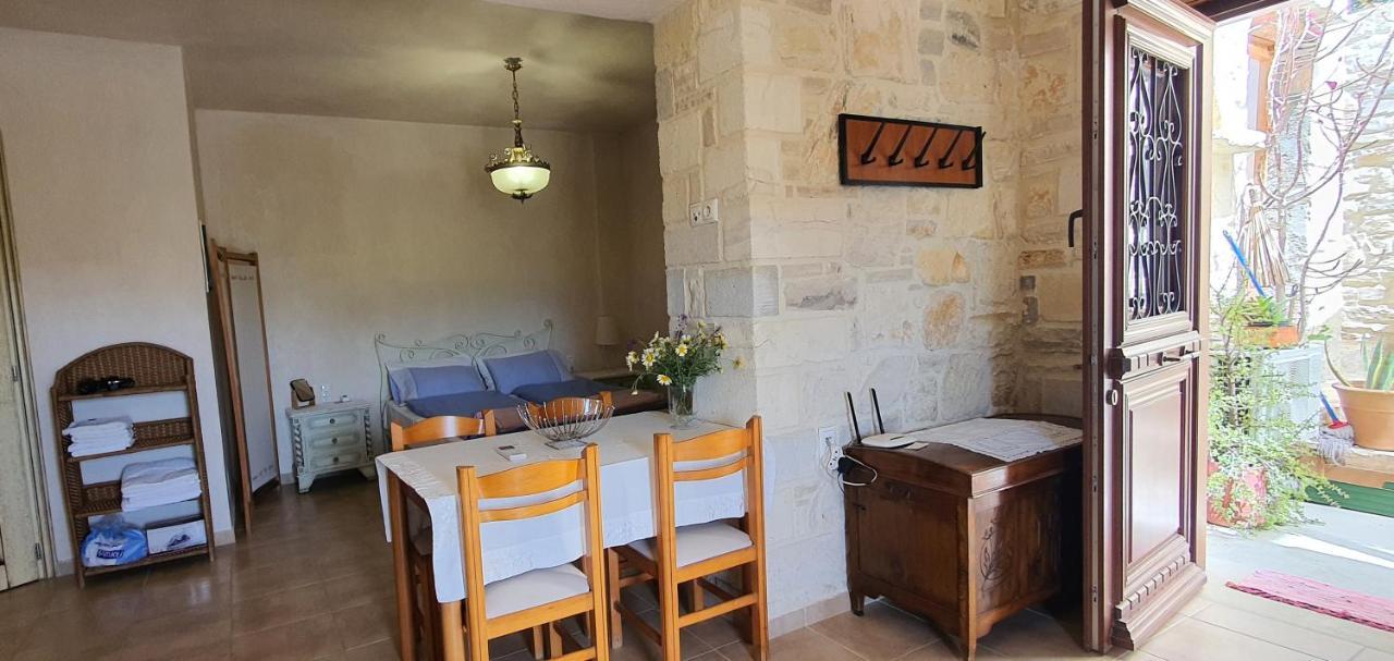 Aelia Apartment กามิลารี ภายนอก รูปภาพ